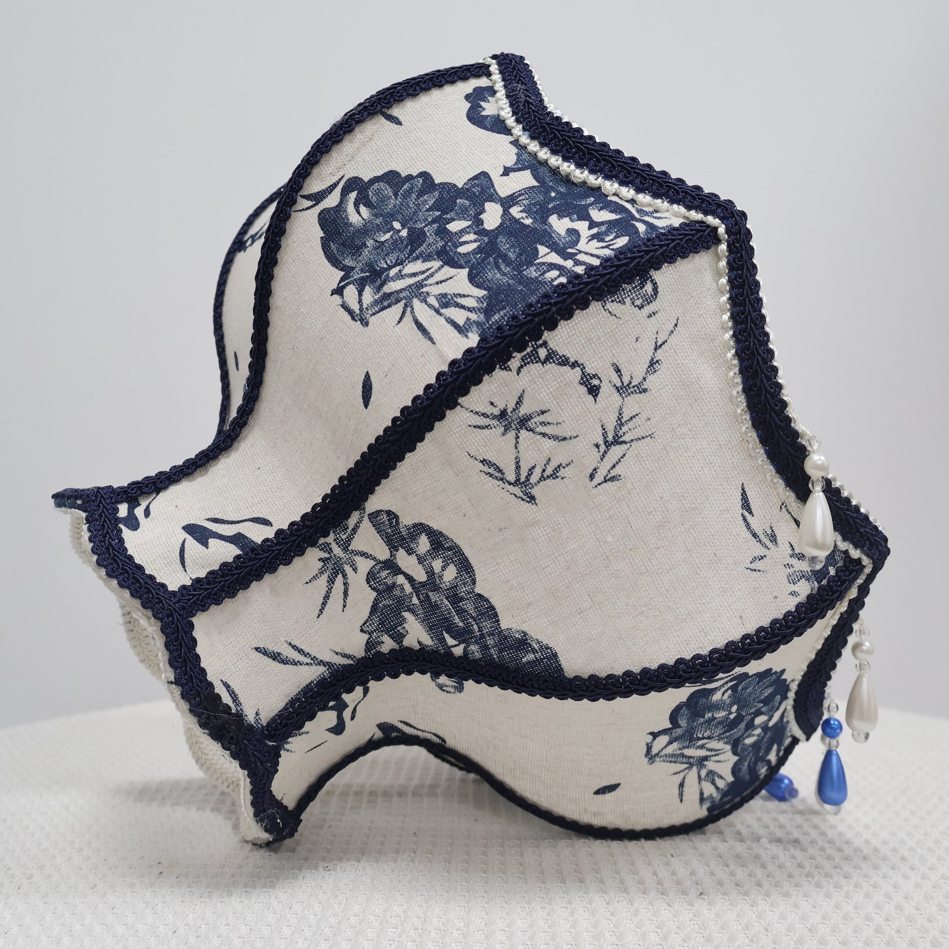 Vintage Chrysanthemum Pattern Silk-Cotton Fabric Blue and White Pearl Pendant Light Shade