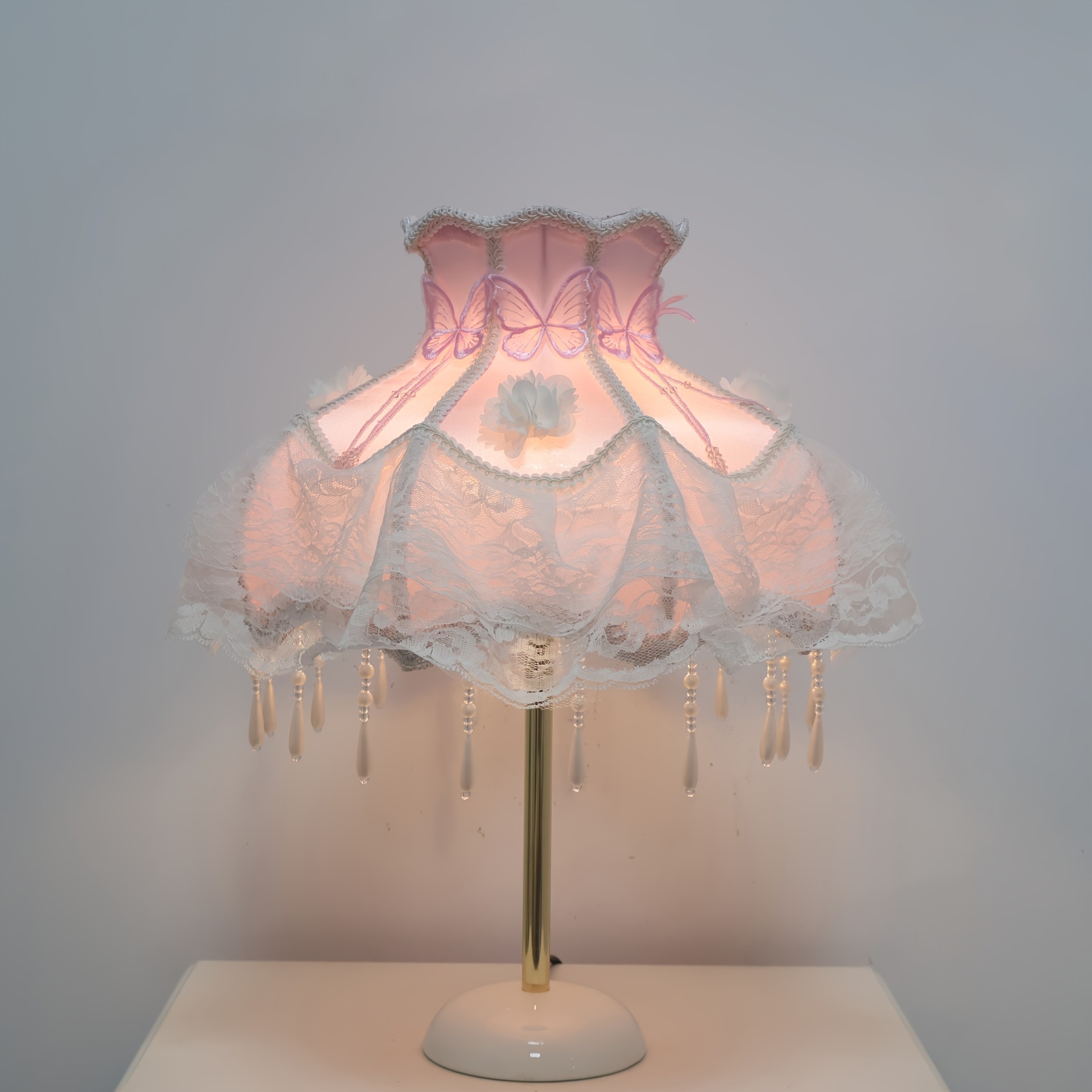 Viral Coquette Pink Lace Table Lamp Butterfly Floral Pearl Tassel Princess Bedside Lamp Aesthetic Romantic Decor Night Light for Bedroom Dresser Gift