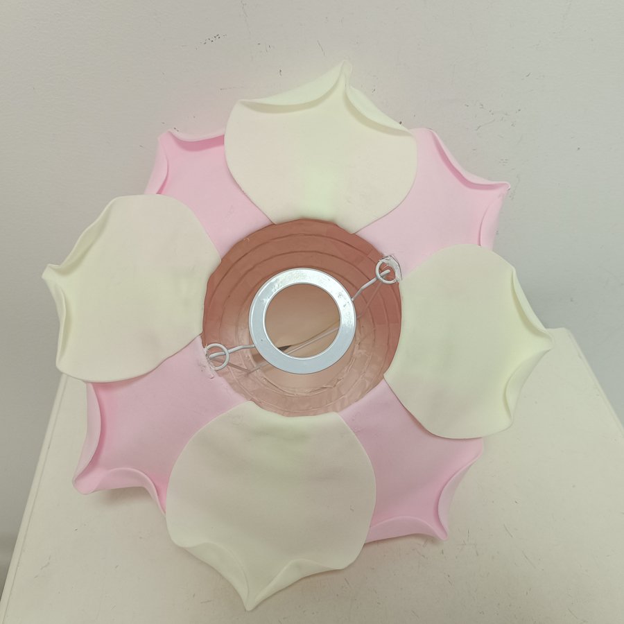Pink‑white gradient large rose lampshade, 3D flower‑shaped lampshade, replacement shell for bedroom and wedding‑room table lamps and wall lamps, simulated large rose fabric lampshade, petal‑shaped lampshade