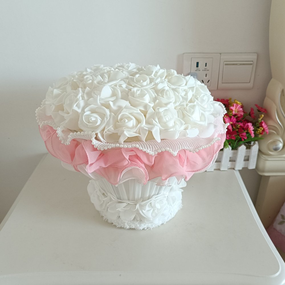 Desk‑shaped table lamp with simulated rose bouquet, pink rose bouquet‑style table lamp, small decorative table lamp with pearl tulle lace for gentle and romantic bedroom gifting
