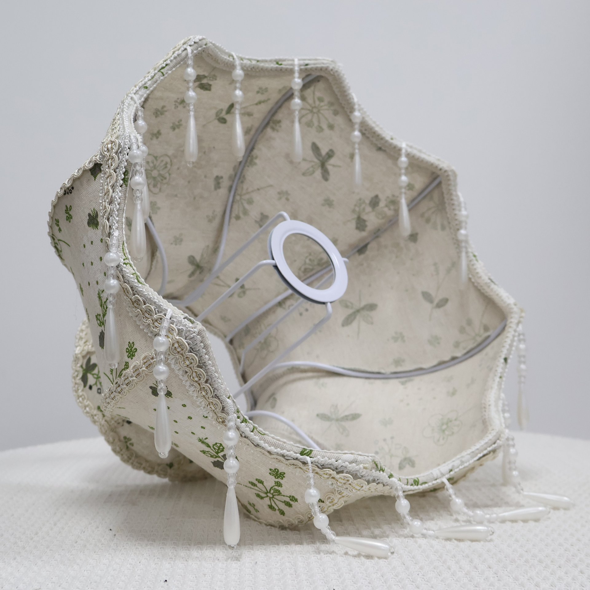 Vintage Floral Fabric Table Lamp Shade, Beige Base Green White Flower Print Lace Trim Crystal Bead Tassel Replacement Lampshade for Table Lamp, Cottage Decor Lamp Cover
