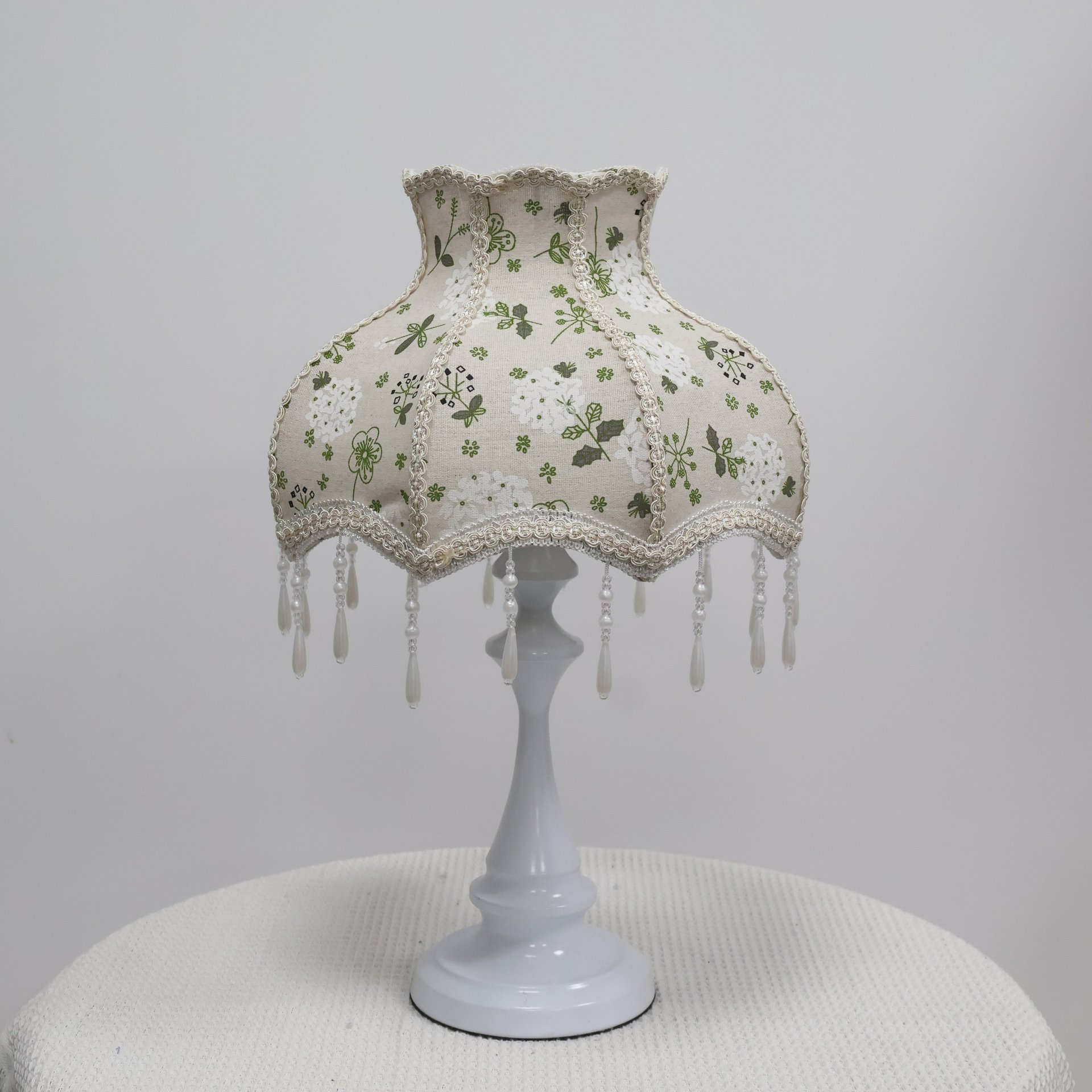 Vintage Floral Fabric Table Lamp Shade, Beige Base Green White Flower Print Lace Trim Crystal Bead Tassel Replacement Lampshade for Table Lamp, Cottage Decor Lamp Cover